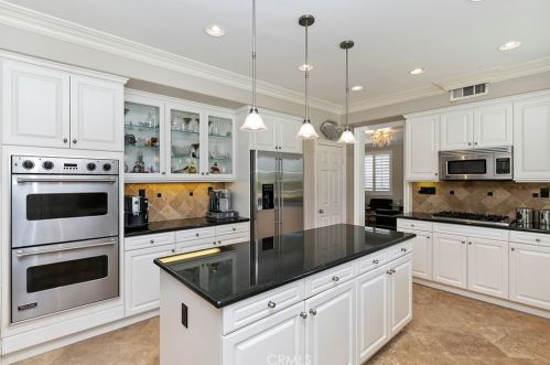 32862 Pine Cir, Temecula CA  92592-1369 exterior