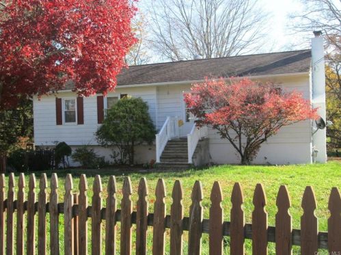 3 Cynthia Ct, Florida, NY 10921-1612