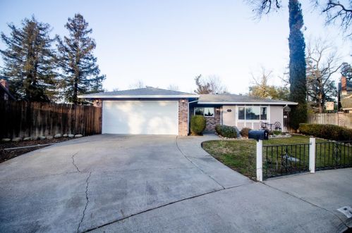 7 Abbey Ct, Woodland, CA 95695-5540