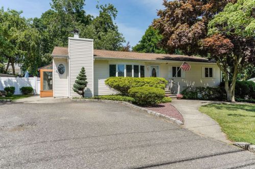 50 Lake Grove Blvd, South Setauket, NY 11720-3617