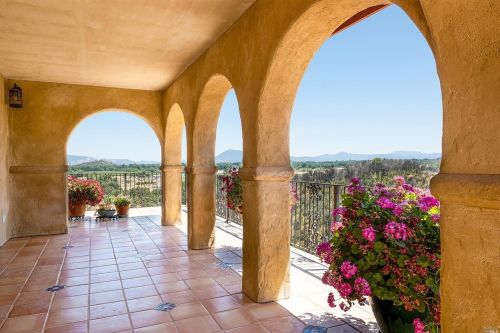 3075 Hendricks Rd, Lakeport CA  95453-9415 exterior