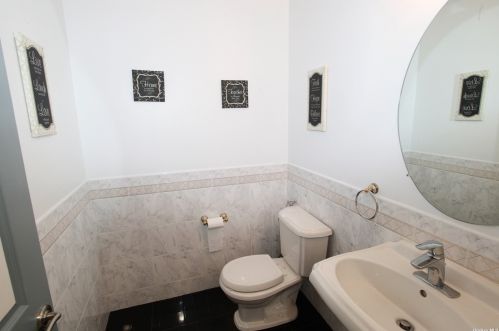 4 Sabrina Ct, Huntington Station NY  11746-4225 exterior