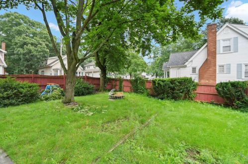 31 Stone St, Saugus, MA 01906-3758