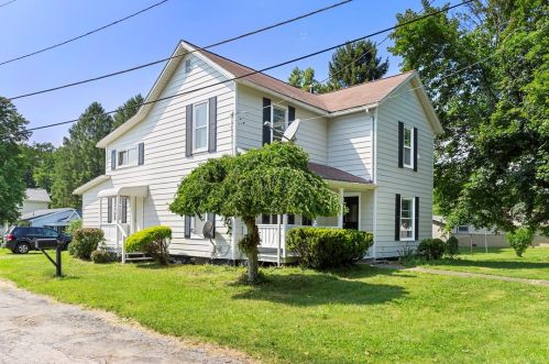 37 Hamburg Rd, Greenville, PA 16125-1554