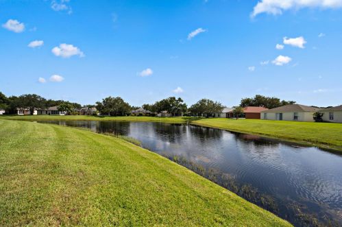 1390 9 Pl, Vero Beach FL 32960-2122 exterior