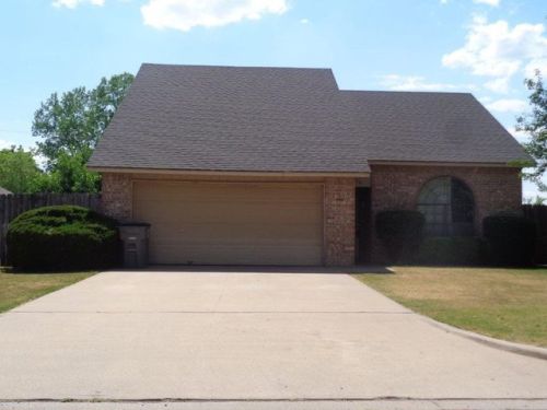 2320 9th St, Lawton, OK 73507-1801