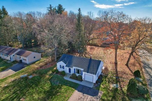 12 Pinecrest Dr, Waterbury, CT 06708-1854