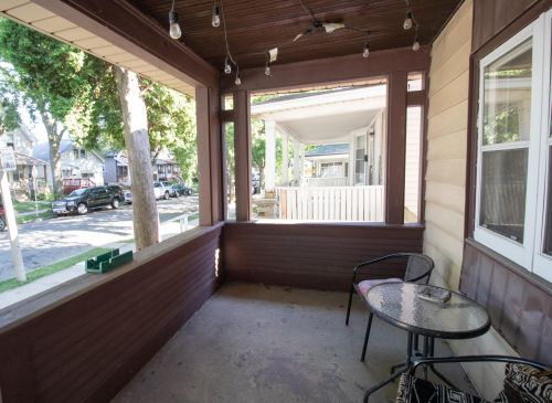 1261 36th St, Milwaukee, WI 53215-1437