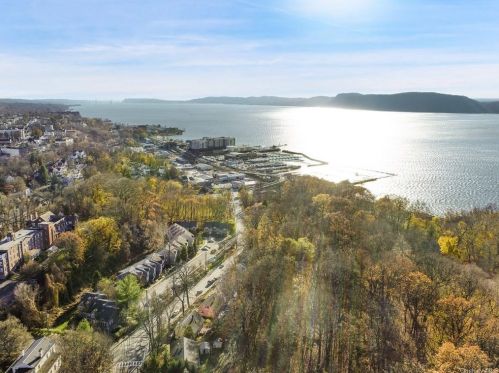 65 Snowden Ave, Crotonville NY  10562-3244 exterior