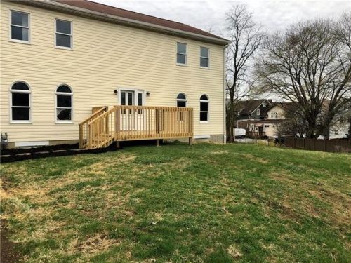 352 College St, Canonsburg, PA 15317-1156