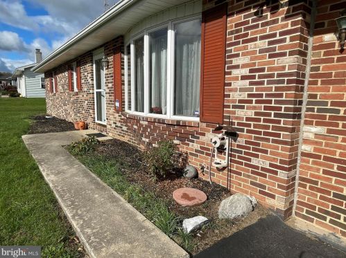 983 Ridge Rd, Lees Cross Roads, PA 17257-9722