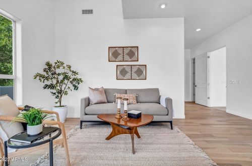 7627 22nd St, Phoenix AZ  85020-4706 exterior