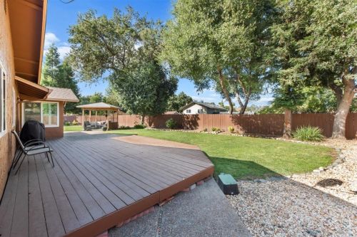 221 Alamo Dr, Vacaville CA  95688-2423 exterior