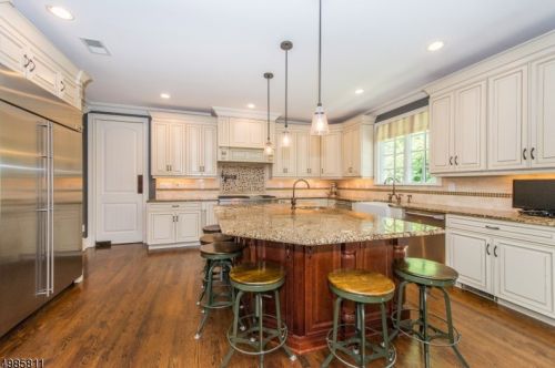 11 Parkview Rd, Chatham Township NJ  07928-1420 exterior