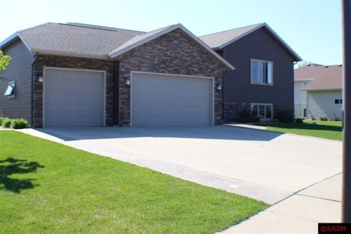 220 Palancar Ave, Mankato, MN 56001-7401
