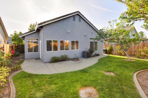 8635 Windsor Point Way, Elk Grove CA  95624-3431 exterior