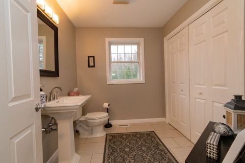 59 Lisa Dr, Goffstown NH  03045-2833 exterior