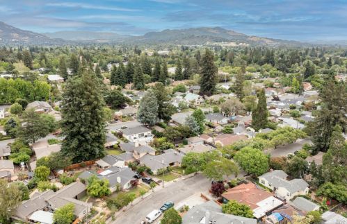 2128 Hvn Dr, Santa Rosa CA 95404-3221 exterior