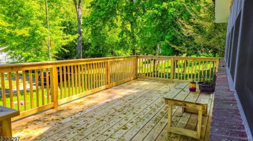 59 Lakeside Dr, Belvidere NJ  07823-3107 exterior