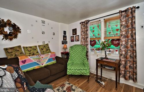 7221 Erdrick St, Philadelphia PA 19135-1014 exterior