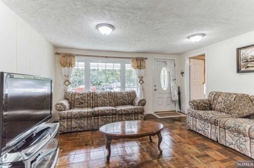 7 2nd Ave, West Milford NJ  07480-3317 exterior