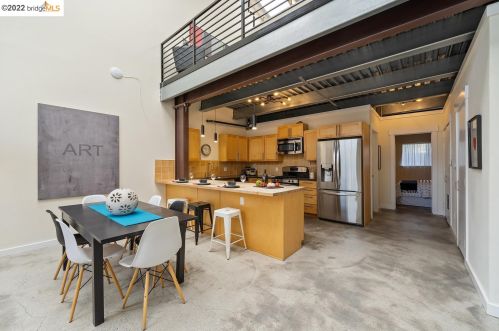 2858 Helen St, Oakland CA  94608-4028 exterior