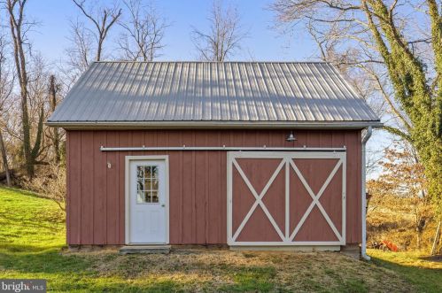 39580 Lovettsville Rd, Lovettsville VA  20180-2008 exterior