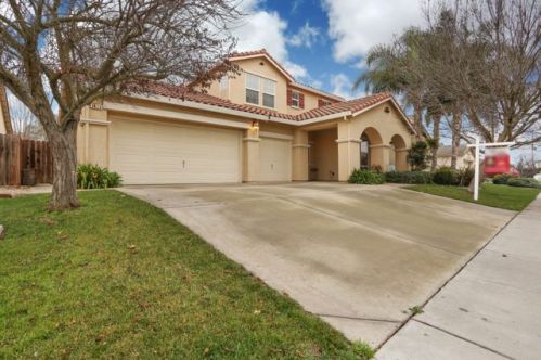 5424 Mayberry Ct, Riverbank, CA 95367-9422