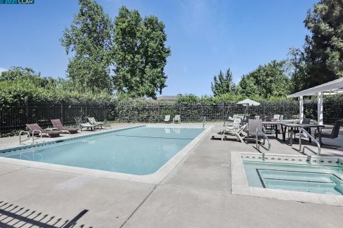 4330 Fairlands Dr, Pleasanton CA  94588-3428 exterior