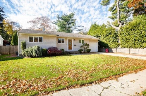 270 Manetto Hill Rd, Hicksville, NY 11803-1314