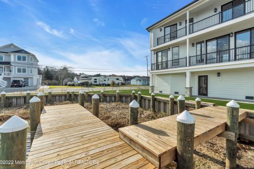 1217 Niihau Dr, Lacey NJ  08731-4702 exterior