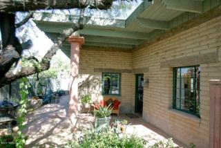 560 Samaniego Ave, Tucson, AZ 85701-2240