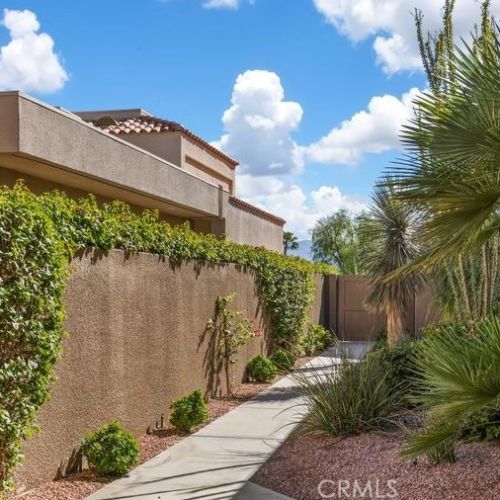 20 Hilton Head Dr, Rancho Mirage CA  92270-1607 exterior