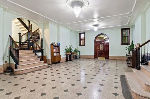 84-02 Beverly Rd, Jamaica NY  11415-1324 exterior