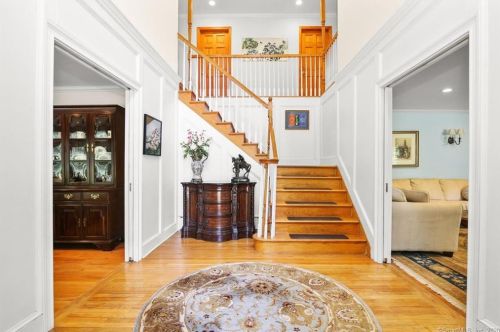 20 Hickory Ln, Ridgefield, CT 06877-5214