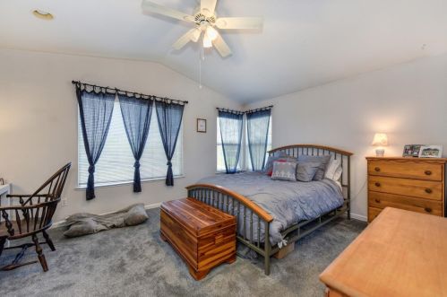 8229 Oakbriar Cir, Elk Grove CA  95758-7900 exterior