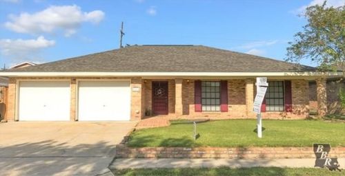 212 Denning Dr, Houma, LA 70360-3906