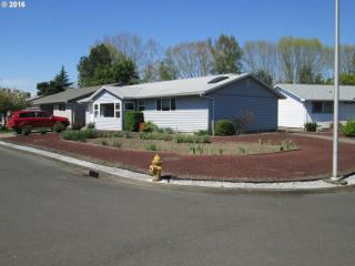 1745 King Way, Woodburn, OR 97071-2742