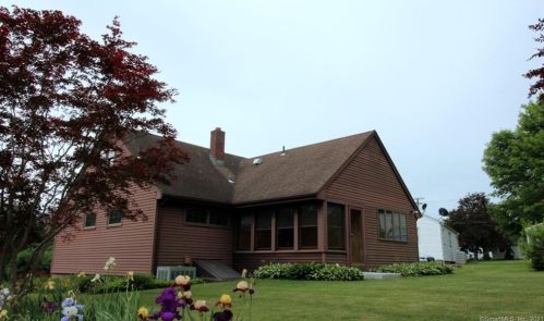 3 Dean Dr, Wallingford CT  06492-3215 exterior