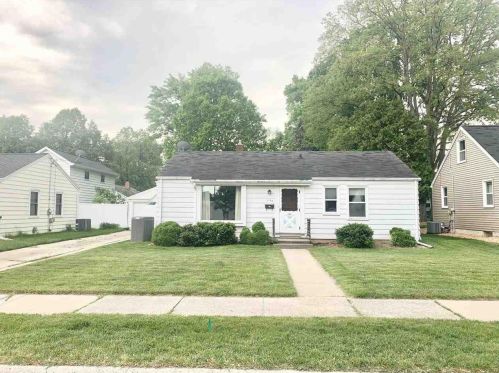 1195 Hickory Hill Dr, Green Bay, WI 54304-2359