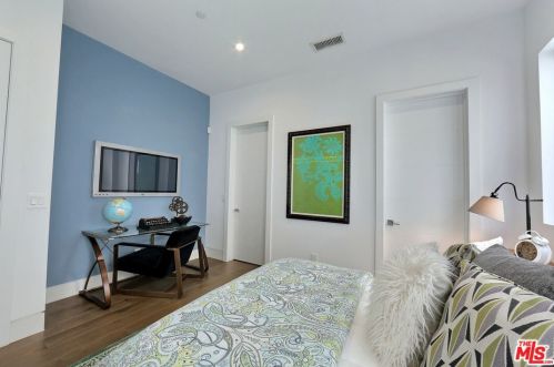 5128 Noble Ave, Van Nuys CA  91403-1376 exterior