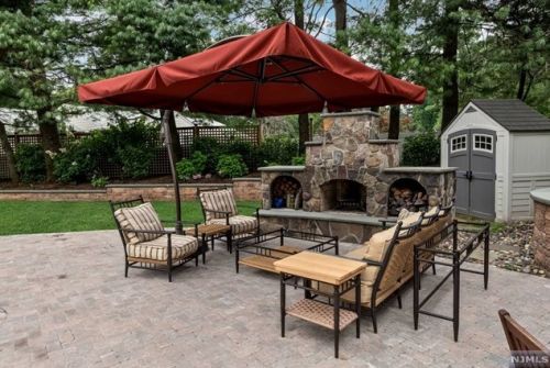 220 Allendale Ave, Allendale NJ  07401-1725 exterior