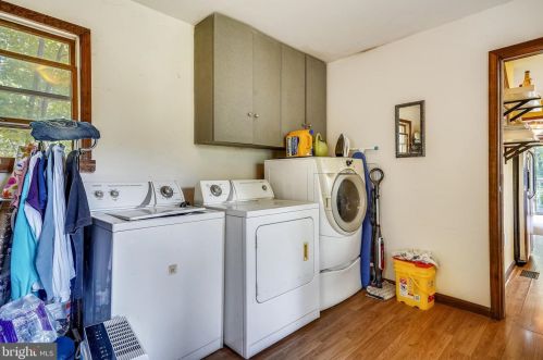 2402 Youngs Dr, Haymarket VA  20169-1532 exterior