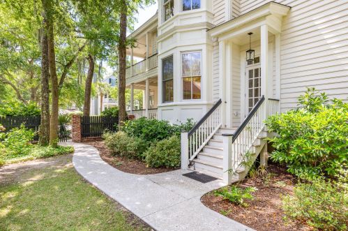 109 Shelmore Blvd, Mount Pleasant SC  29464-6614 exterior