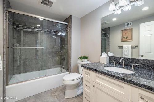 676 Weaver St, Simi Valley CA  93065-4315 exterior