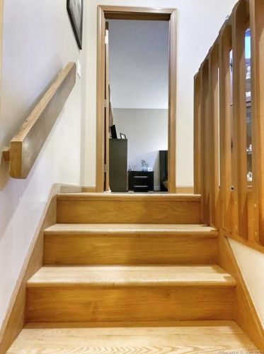 7 Orchard Farms Rd, Colchester CT  06415-2623 exterior