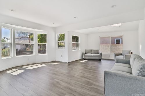 8138 Sylmar Ave, Van Nuys, CA 91402-5239