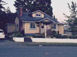 1928 Perry Ave, Bremerton, WA 98310-5059