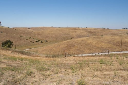 3696 Yosemite Pl, Lake Nacimiento CA  93446-7485 exterior