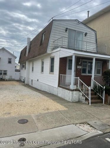 49 Hancock Ave, Pelican Island, NJ 08751-2135